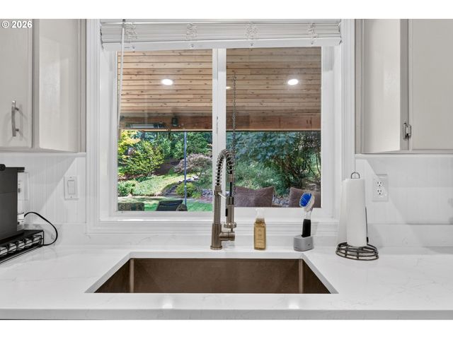 36375 DUBARKO Rd, Sandy, OR 97055
