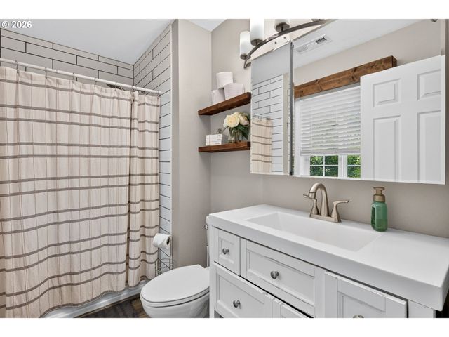 36375 DUBARKO Rd, Sandy, OR 97055