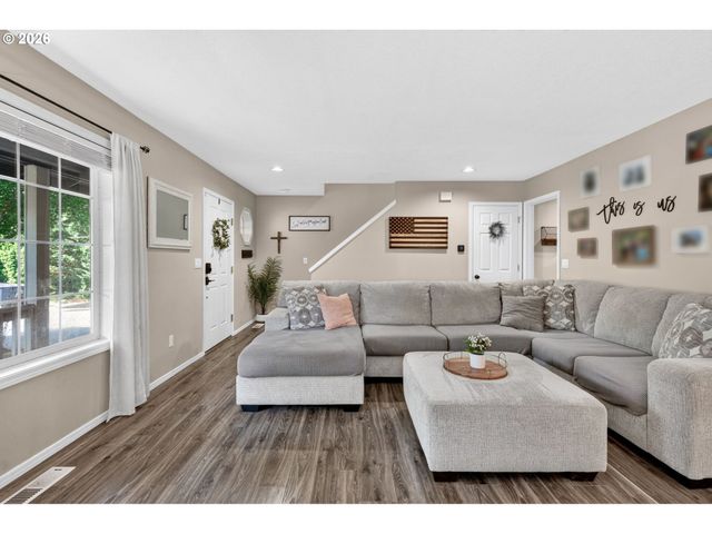 36375 DUBARKO Rd, Sandy, OR 97055