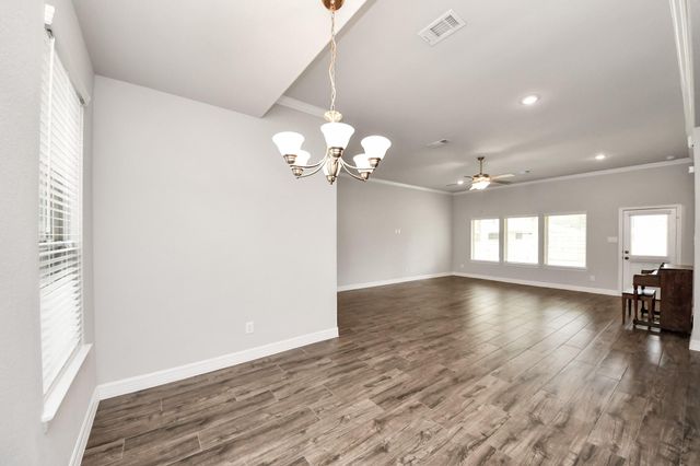 241 Woodhaven Drive, West Columbia, TX 77486