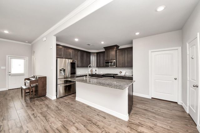 241 Woodhaven Drive, West Columbia, TX 77486