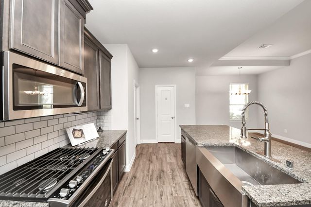 241 Woodhaven Drive, West Columbia, TX 77486