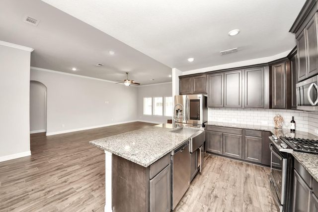 241 Woodhaven Drive, West Columbia, TX 77486