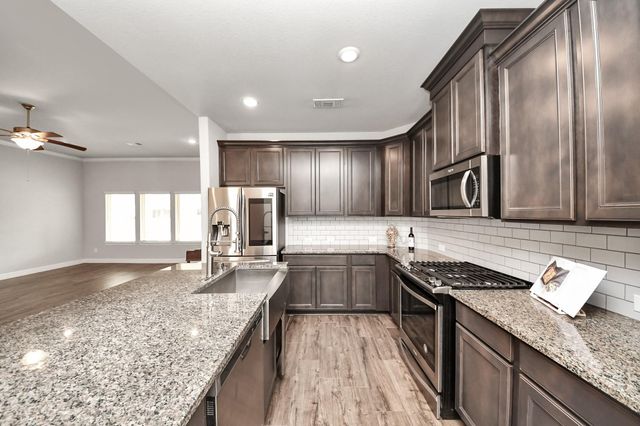 241 Woodhaven Drive, West Columbia, TX 77486