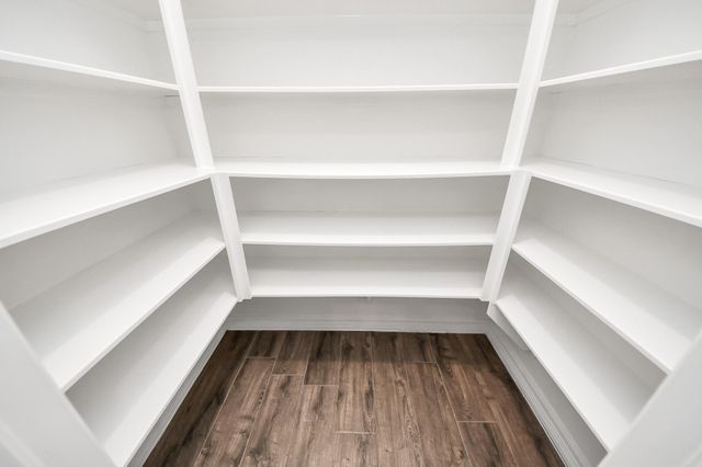 241 Woodhaven Drive, West Columbia, TX 77486