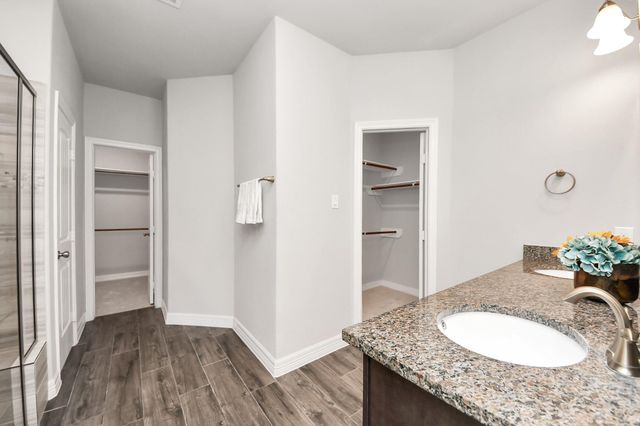 241 Woodhaven Drive, West Columbia, TX 77486