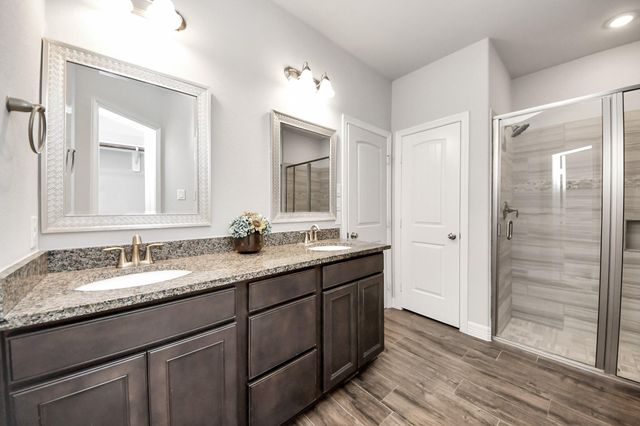 241 Woodhaven Drive, West Columbia, TX 77486