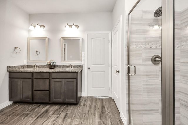 241 Woodhaven Drive, West Columbia, TX 77486