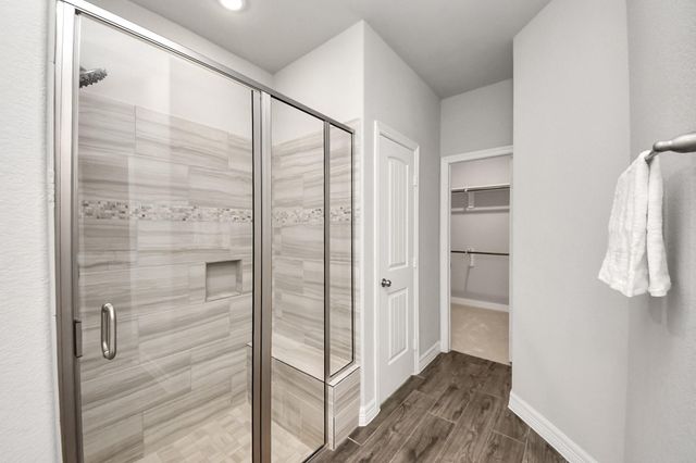 241 Woodhaven Drive, West Columbia, TX 77486