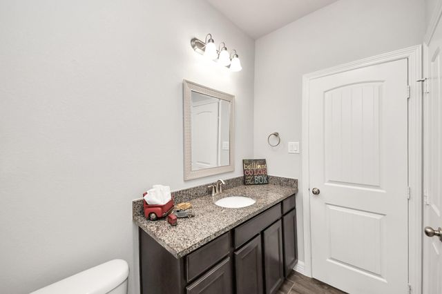 241 Woodhaven Drive, West Columbia, TX 77486