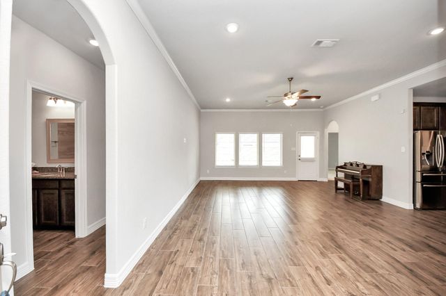 241 Woodhaven Drive, West Columbia, TX 77486