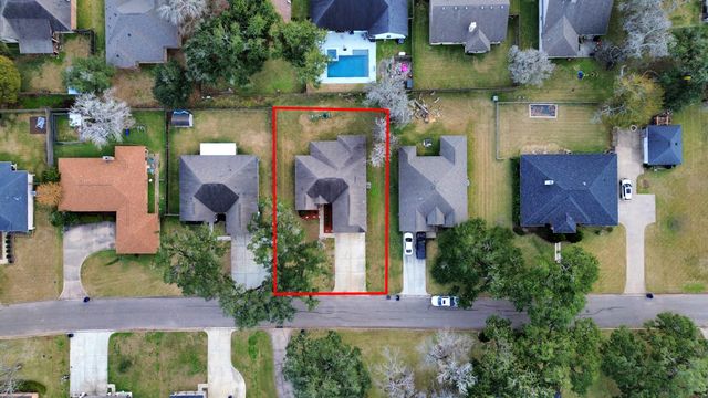 241 Woodhaven Drive, West Columbia, TX 77486