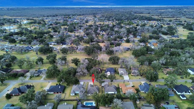 241 Woodhaven Drive, West Columbia, TX 77486