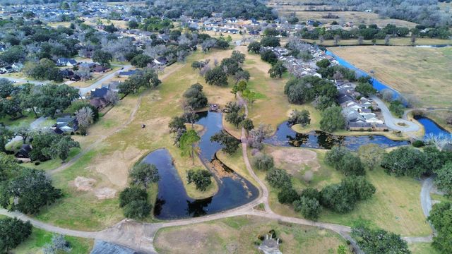 241 Woodhaven Drive, West Columbia, TX 77486