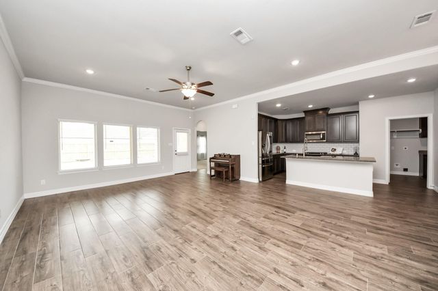 241 Woodhaven Drive, West Columbia, TX 77486