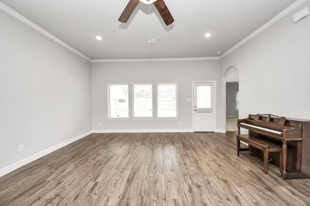 241 Woodhaven Drive, West Columbia, TX 77486