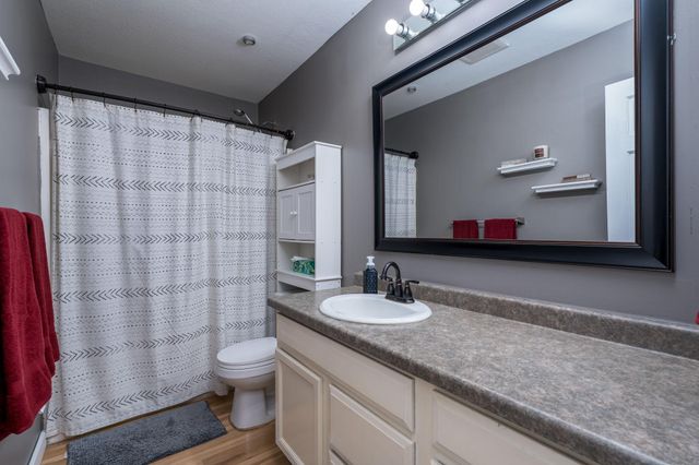 804 Juniper Lane NW, Montgomery, MN 56069