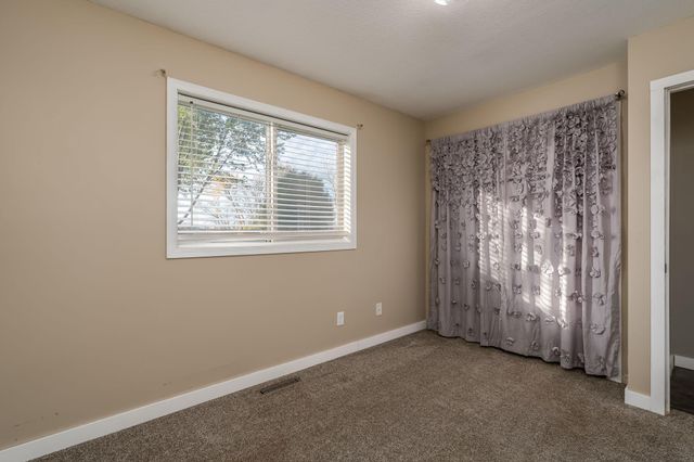 804 Juniper Lane NW, Montgomery, MN 56069