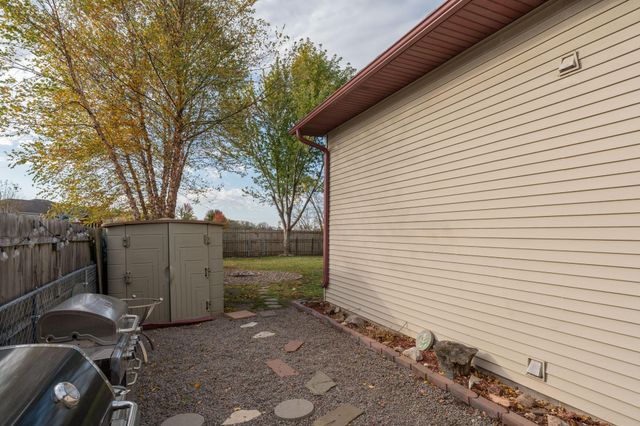 804 Juniper Lane NW, Montgomery, MN 56069