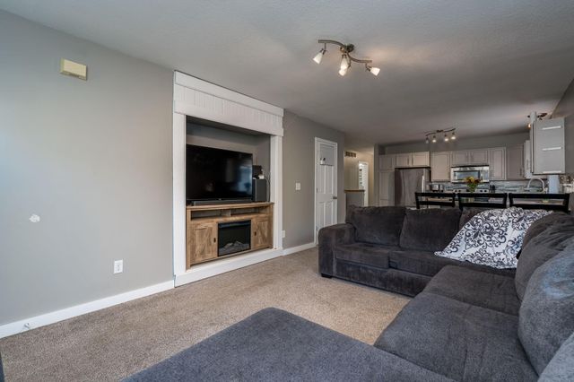 804 Juniper Lane NW, Montgomery, MN 56069