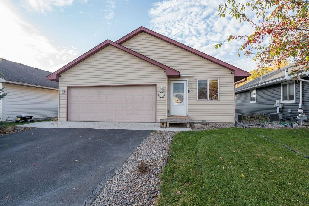 804 Juniper Lane NW, Montgomery, MN 56069