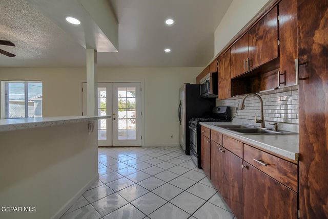 10000 JAMAICA Street, El Paso, TX 79924