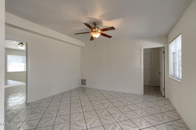 10000 JAMAICA Street, El Paso, TX 79924