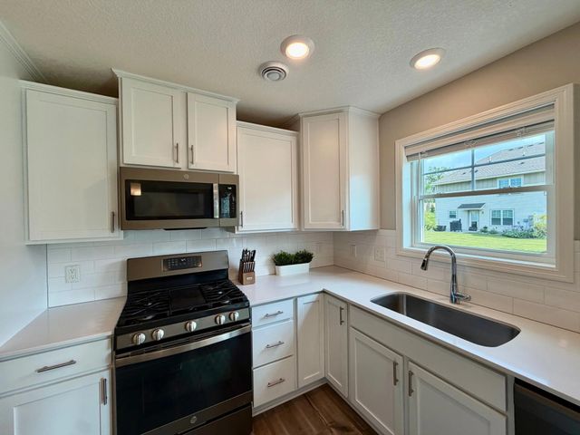 2172 Jasper Court, Hugo, MN 55038