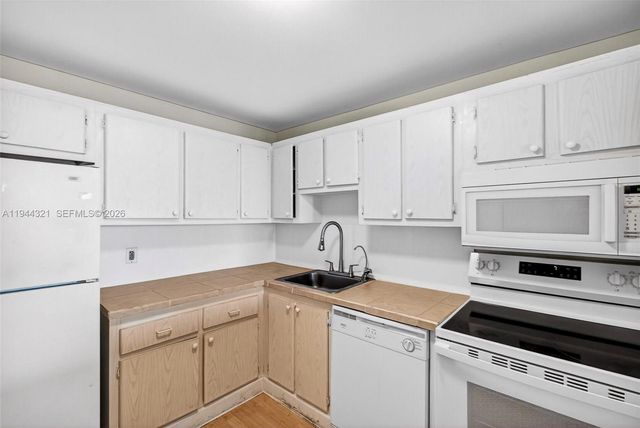 16851 NE 23rd Avenue 619, North Miami Beach, FL 33160