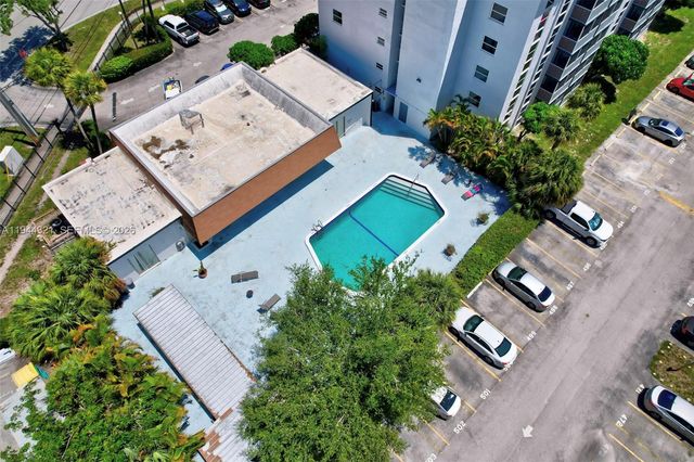 16851 NE 23rd Avenue 619, North Miami Beach, FL 33160