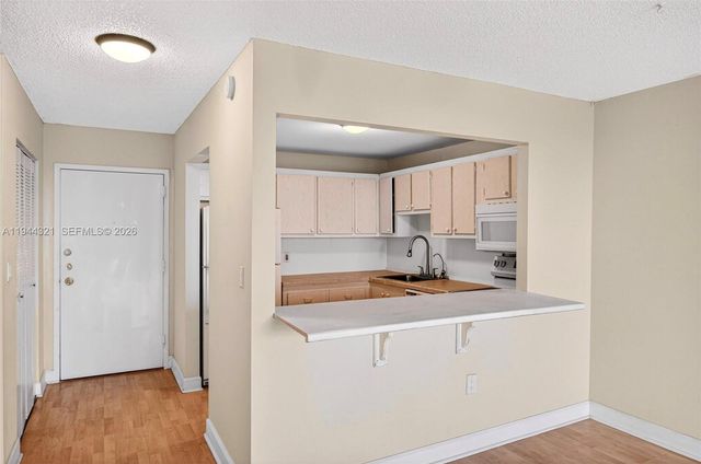 16851 NE 23rd Avenue 619, North Miami Beach, FL 33160