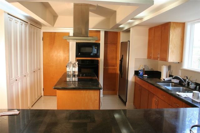 2138 Laukahi Street, Honolulu, HI 96821