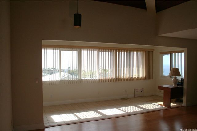 2138 Laukahi Street, Honolulu, HI 96821