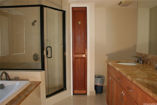 2138 Laukahi Street, Honolulu, HI 96821