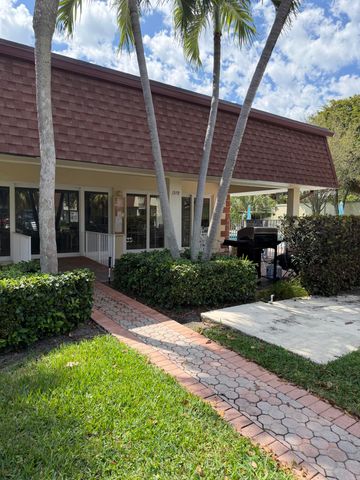 3225 NE 21st Avenue 7, Lighthouse Point, FL 33064