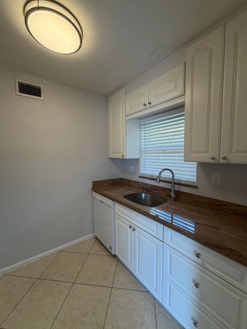 3225 NE 21st Avenue 7, Lighthouse Point, FL 33064