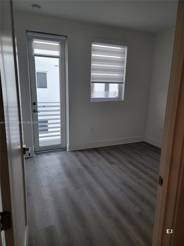 9133 NW 33rd St, Doral, FL 33172