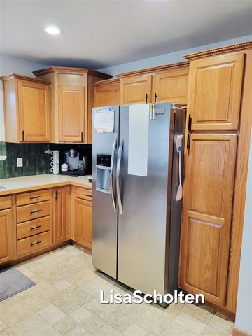 9794 Crystal Circle, Zeeland, MI 49464