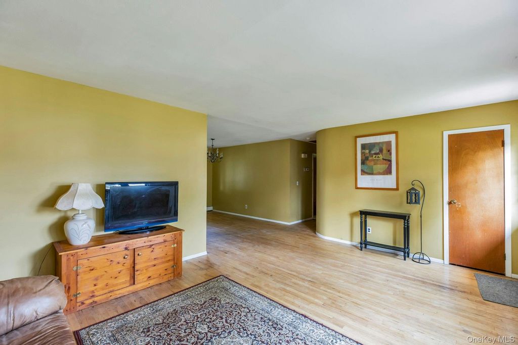 39 Alma Street, Sayville, NY 11782 — photo 5