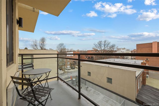 163-07 72nd Ave 2C, Fresh Meadows, NY 11365