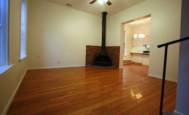 2950 N Sheffield Avenue 2R, Chicago, IL 60657