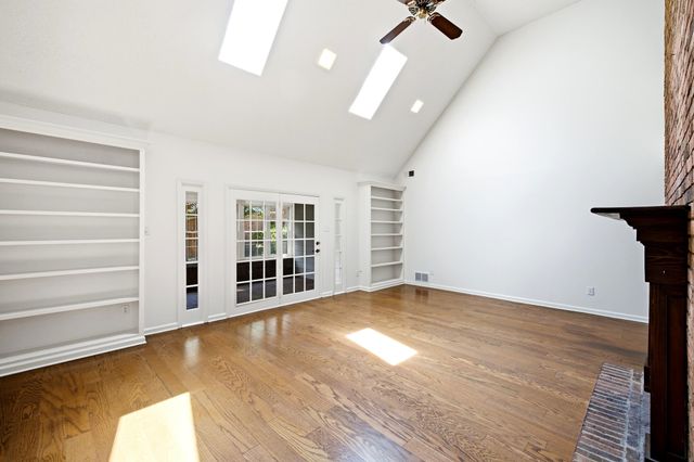 1935 WICKLOW WAY, Germantown, TN 38139