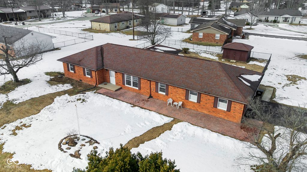 215 E Colony Acres Drive, Brazil, IN 47834