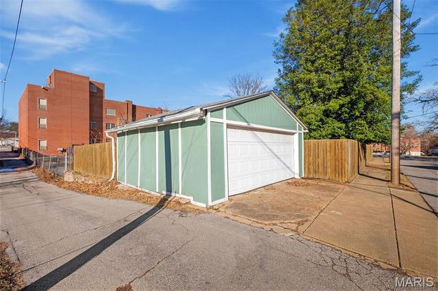 7200 Lanham Avenue, St Louis, MO 63143