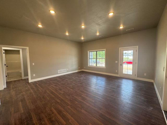 1618 Ridgemont Avenue, Monett, MO 65708