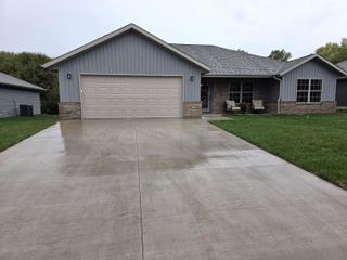 1618 Ridgemont Avenue, Monett, MO 65708