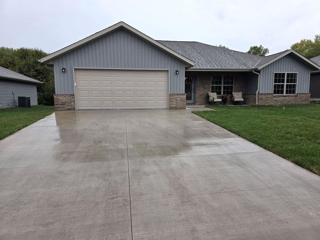 1618 Ridgemont Avenue, Monett, MO 65708