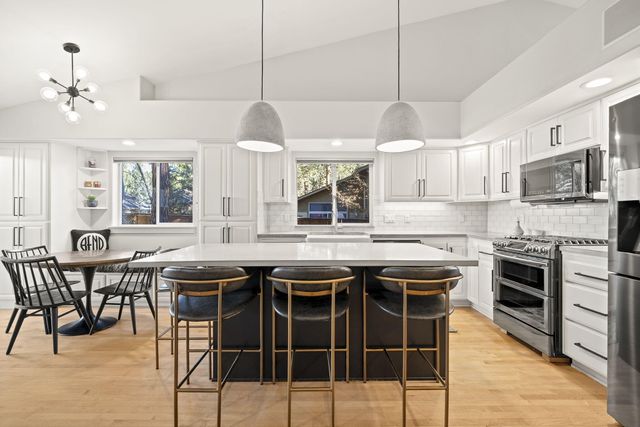 1872 NW Hill Point Drive, Bend, OR 97703