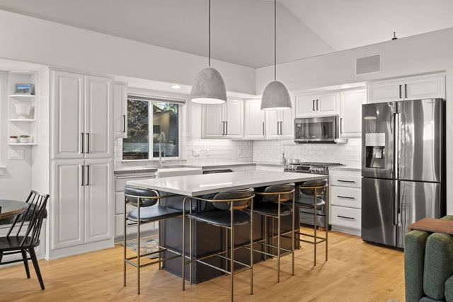 1872 NW Hill Point Drive, Bend, OR 97703