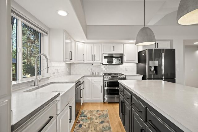 1872 NW Hill Point Drive, Bend, OR 97703